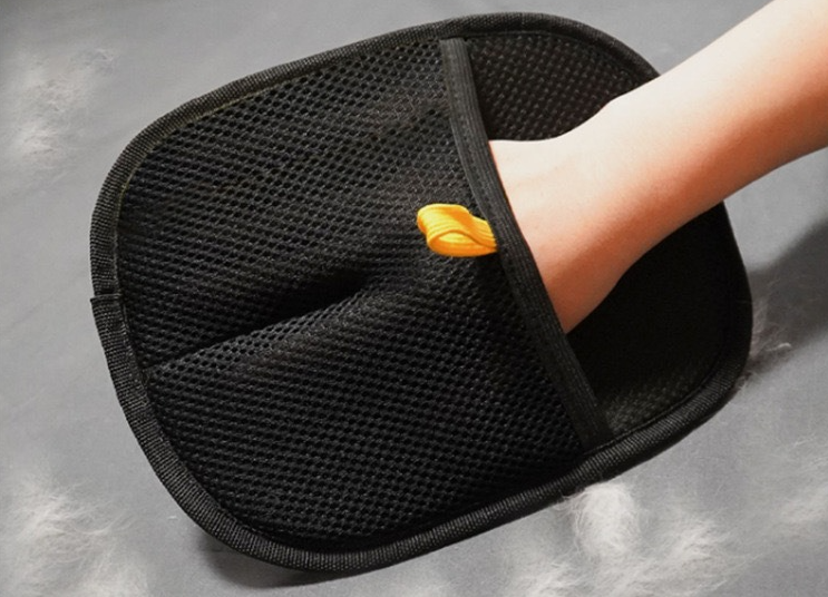 Electrostatic Grooming Glove For Pets